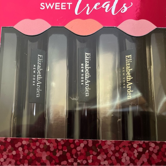 Elizabeth Arden Pink and Red Lip Balm & Gloss Set - Picture 3 of 3